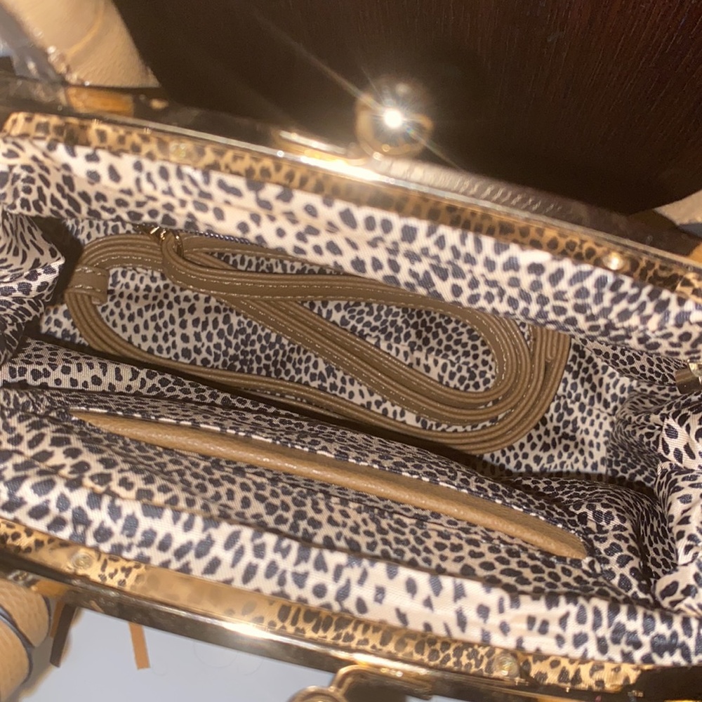 Handbag - Picture 2 of 3